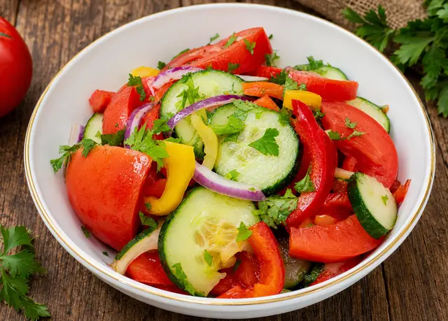 Salată de vară — Famous Gourmet