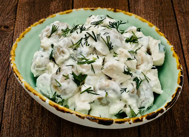Salată de ciuperci cu pui — Famous Gourmet