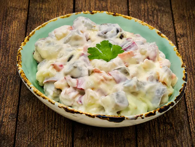 Salată de boeuf cu pui — Famous Gourmet