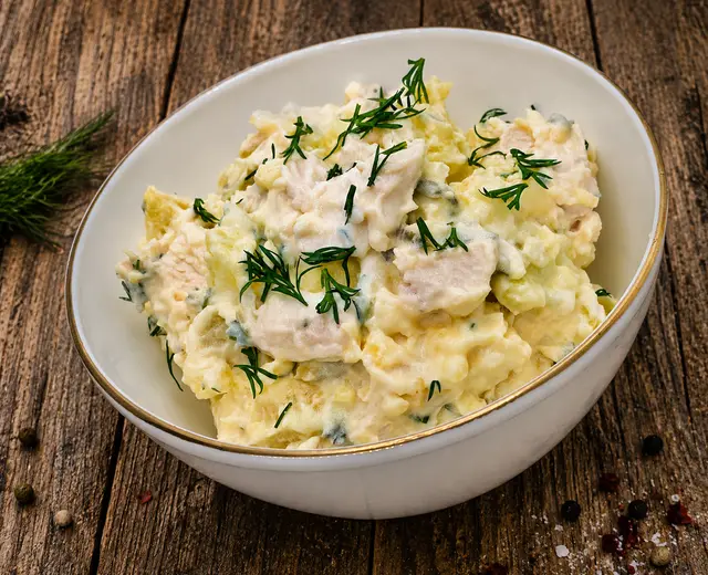 Salată de cartofi cu pui — Famous Gourmet