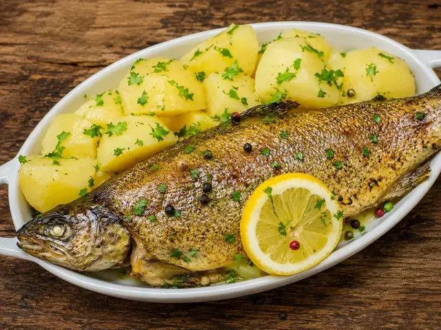 Păstrăv și cartofi natur — Famous Gourmet