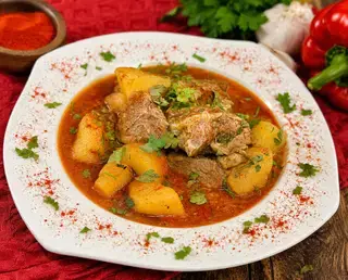 Gulaș de vită — Famous Gourmet