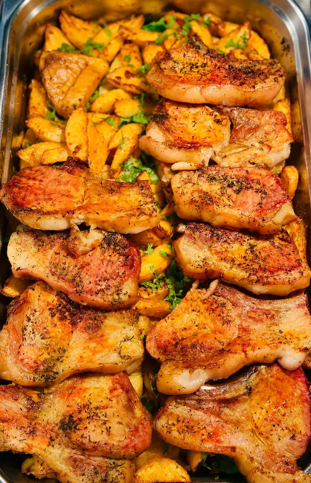 Cotlet haiducesc și cartofi cu rozmarin — Famous Gourmet