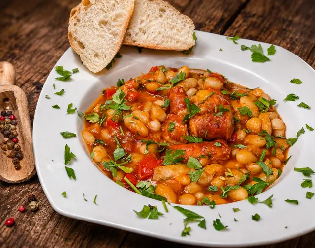 Iahnie de fasole cu cârnați — Famous Gourmet