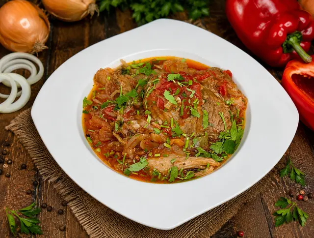 Tocăniță de ceapă cu pui — Famous Gourmet