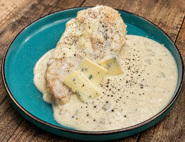 Pui în sos gorgonzola — Famous Gourmet