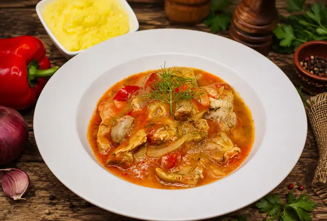 Tocăniță de pipote și inimi — Famous Gourmet